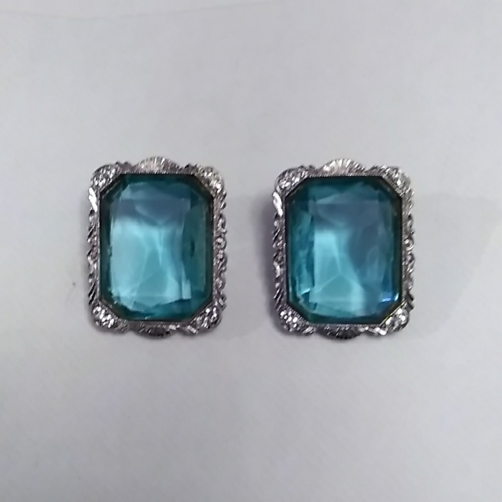 c1980's VINTAGE AQUAMARINE-LIKE EARRINGS